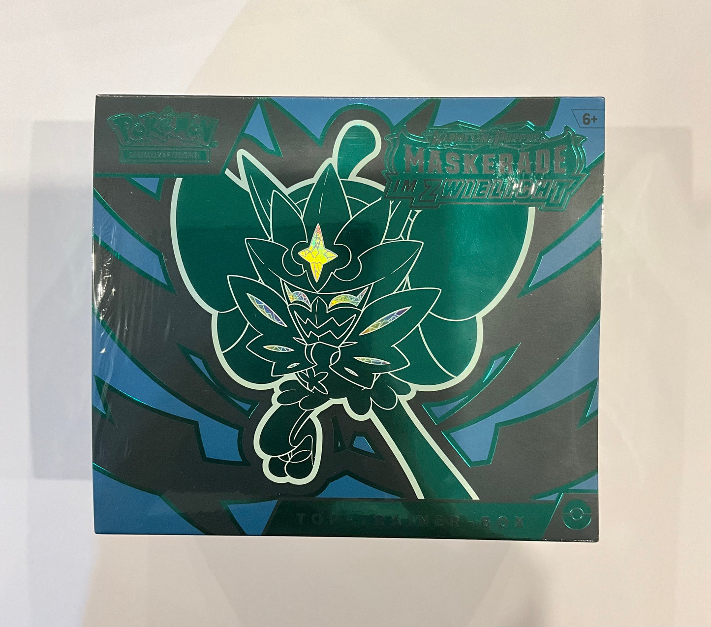 Pokémon Karmesin & Purpur Maskerade im Zwielicht Top-Trainer-Box Deutsch – Ogerpon Promo & 9 Booster