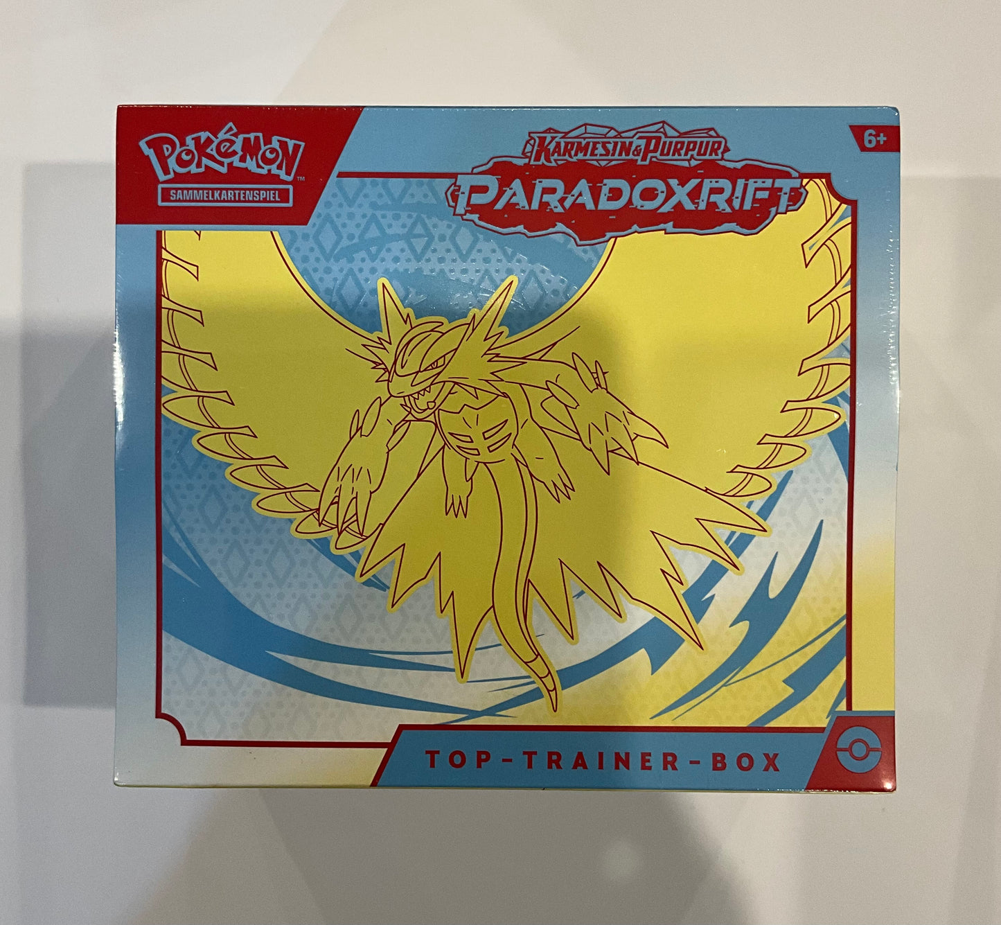 Pokémon Karmesin & Purpur Paradoxrift Top-Trainer-Box Deutsch – Donnersichel Promo & 9 Booster