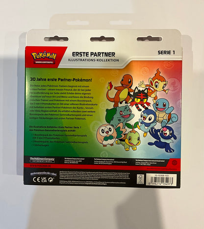 Pokémon Erste Partner Illustrations-Kollektion Serie 1 Deutsch – 3 Promokarten, 2 Booster & Stickerbogen