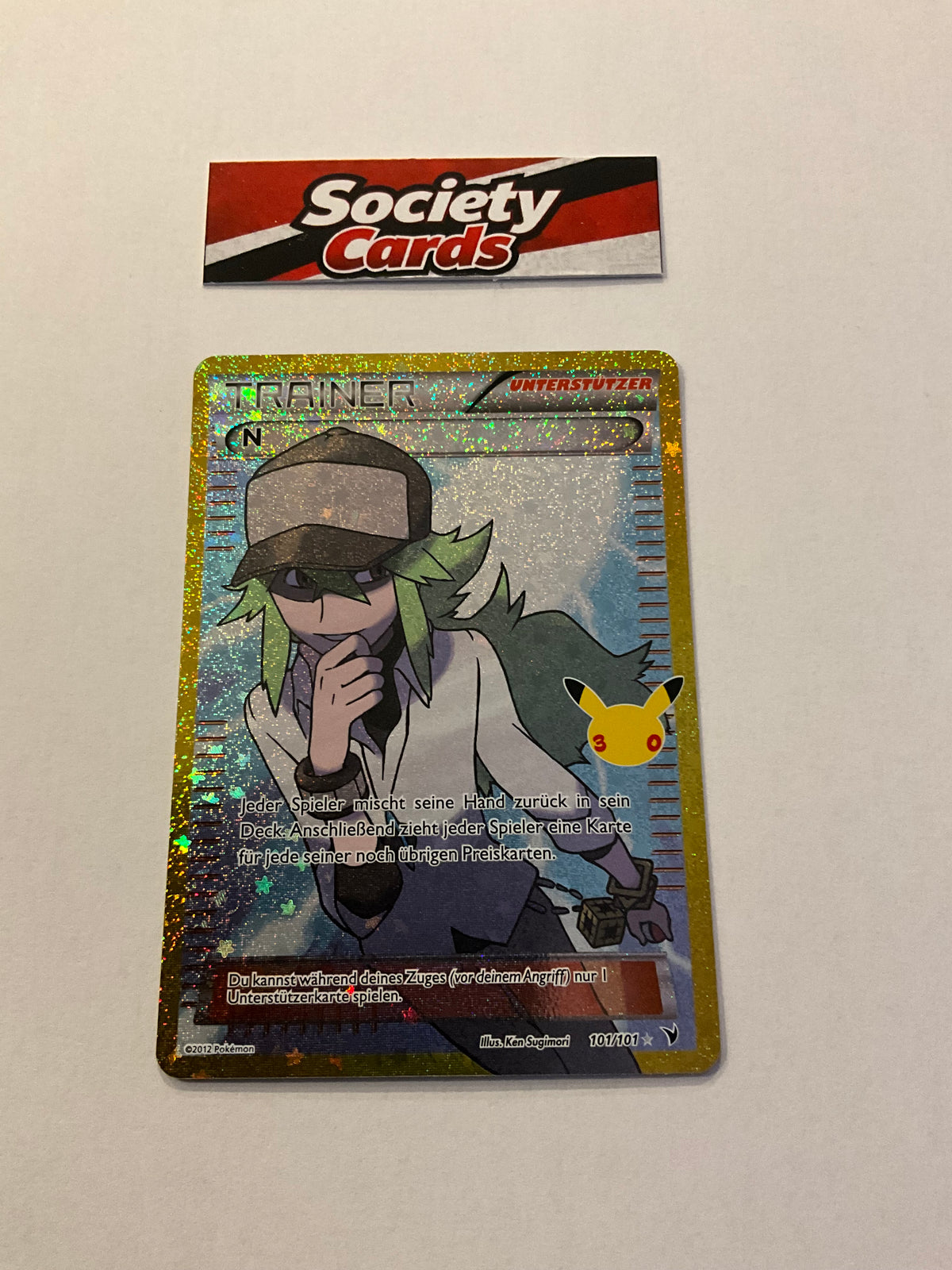 Pokémon N 101/101 Full Art Holo – 30 Jahre (Deutsch)