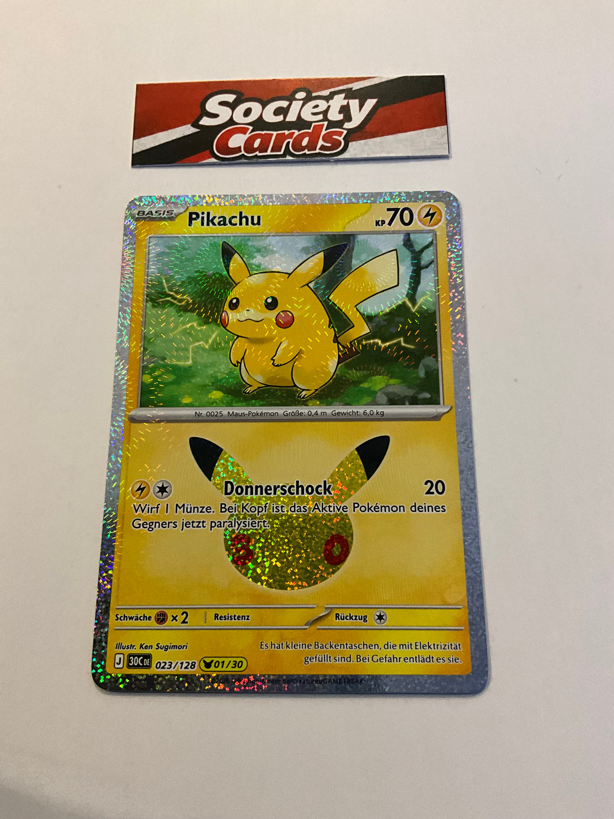 Pokémon Pikachu 023/128 Holo – Nr. 01/30 – 30 Jahre (Deutsch)