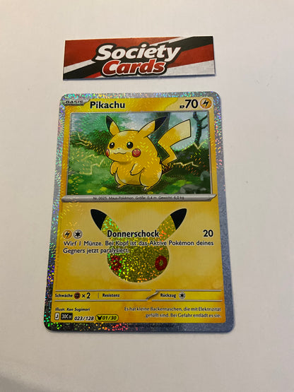 Pokémon Pikachu 023/128 Holo – Nr. 01/30 – 30 Jahre (Deutsch)