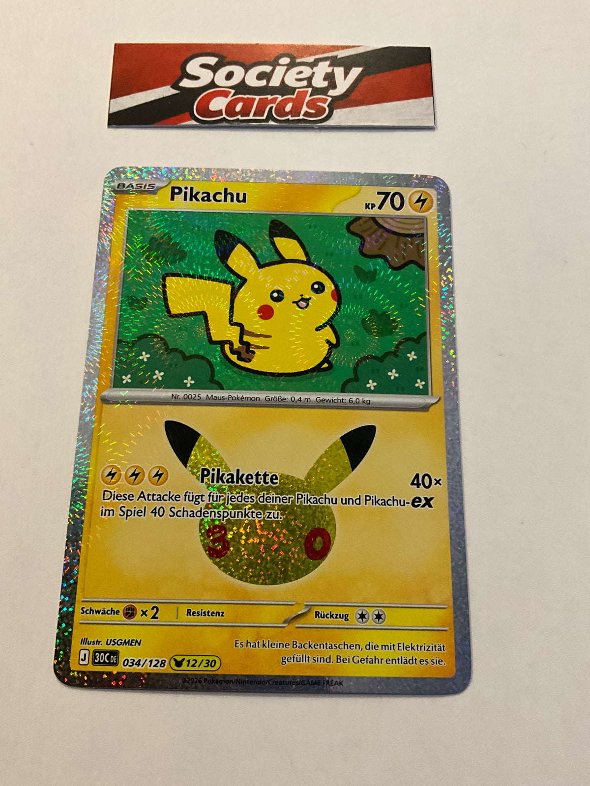 Pokémon Pikachu 034/128 Holo – Nr. 12/30 – 30 Jahre (Deutsch)